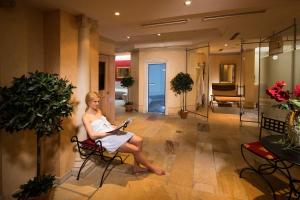 A seating area at Vital - und Wellnesshotel Hanneshof