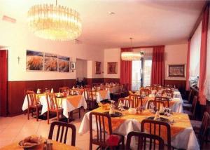 Albergo Due Spade餐厅或其他用餐的地方