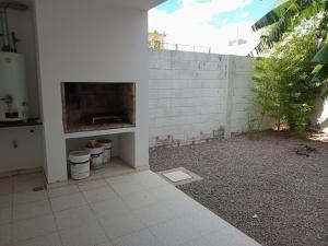a kitchen with a white brick wall and a counter at Renzo 1 in Deán Funes