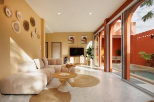 a living room with a couch and a table at เพลาวิลล่า in Langu