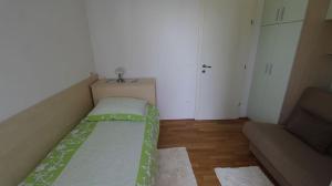 Postel nebo postele na pokoji v ubytování Apartment Malinska 34