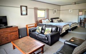 Gallery image of Catnap Cottage in Manapouri +15 photos