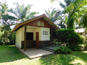 a small house with a porch in a yard at 057 รีสอร์ท in Ban Huai To +2 photos