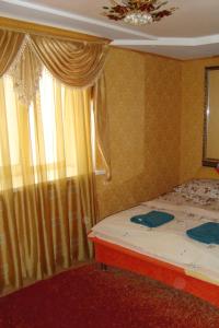 Łóżko lub łóżka w pokoju w obiekcie Apartment on Ushakova Street 51