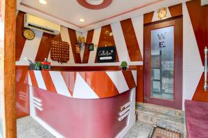 a restaurant with a red and white striped wall at Super Collection O Rajarhat Formerly Redstone in Kolkata