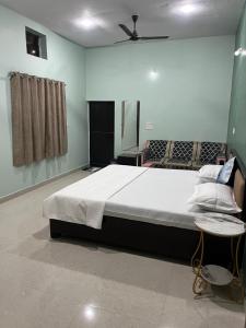 a bedroom with a large bed in a room at Shyam Hotel & Janmasa in Rewa