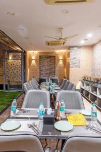 a dining room with chairs and tables and a table and chairsktop at Hotel Vanson Villa, City Centre - With Free Airport & Train Station Pickup in New Delhi