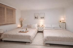 two beds in a bedroom with white walls at stay young in Suwon +33 photos