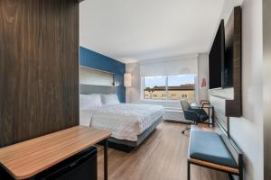 a hotel room with a bed and a desk at Tru By Hilton Augusta Washington Road in Augusta