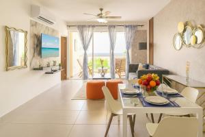 a dining room and living room with a table and chairs at Boca del mar III in Boca Chica
