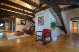 Posedenie v ubytovaní U Kapra Apartments
