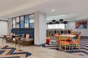 a dining area with tables and chairs in a room at Hampton Inn Eden in Eden