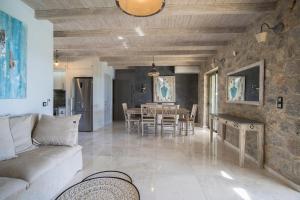 a living room with a couch and a table at Βίλα Αοιδή in Galaxidi