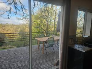 a balcony with a table and chairs on a deck at Gîte Les Durands in Cahors