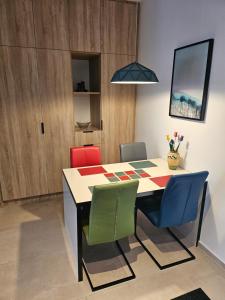 a dining room with a table and chairs at Studio apartmen in Budapest