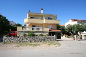 a house with a stone retaining wall in front of it at Apartment in Silo/Insel Krk 13439 in Šilo