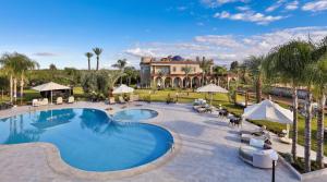 an image of a swimming pool in front of a house at Palais Amador in Oulad Mazoug