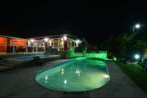 Bazén v ubytování Altos de Aliwen nebo v jeho okolí + 18 fotografií