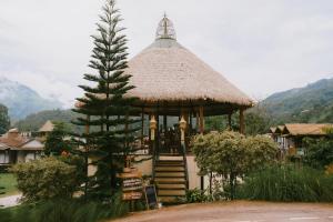 a gazebo with a tree in front of it at สะปันดีวิว Sapan Dee View บ่อเกลือ น่าน in Ban Huai Ti