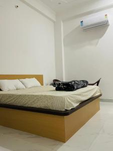 a black dog laying on a bed in a room at Hotel Devansh , Niwai in Palāi