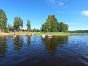 a group of people in the water at a lake at Bjursås Bergsgård in Bjursås