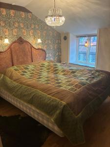 a bedroom with a bed with a quilt on it at Fiskargränden, Landskrona in Landskrona