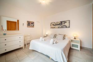a bedroom with a white bed and a dresser at Piso Marc by Sealand Villas in Port de Pollensa