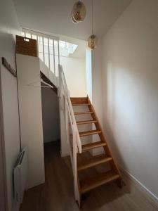 a staircase in a room with white walls at Au Petit Stub, studio 2 étoiles in Rosheim