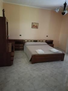 a bedroom with a bed with two towels on it at Masseria Sant' Anna in Cerreto Sannita