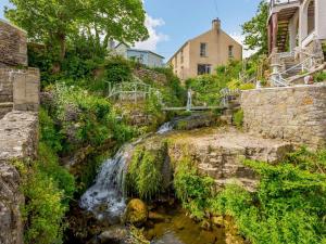 a waterfall in the middle of a yard at 2 Bed in Moelfre oc-75013 in Moelfre
