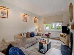 a living room with a couch and a tv at 3 Bed in Pwllheli oc-95040 in Morfa Nefyn