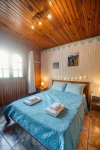 a bedroom with a bed with two towels on it at Le Taïbit in Cilaos