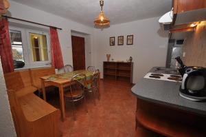 Fotografie z fotogalerie ubytování Holiday home Mrklov/Riesengebirge 2468 v destinaci Mrklov