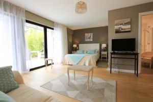 a bedroom with a bed and a television in it at Kerlenn in Baden