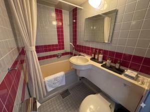 a bathroom with a sink and a toilet and a tub at リゾートインブローニュ in Yanaike +39 photos