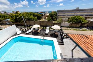 a swimming pool on top of a building at Breeze Hotel in Natal