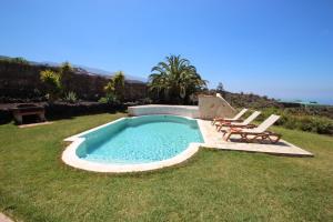 a small swimming pool with chairs and a table at Casa Julia Finca Montimar in Guía de Isora