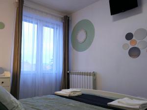 a bedroom with a bed and a window with towels at Hey! Central Apartment in Gheorgheni +18 photos
