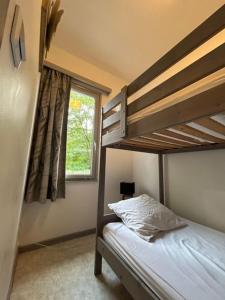 a bedroom with two bunk beds and a window at Au Bout du Monde - Dinant in Waulsort