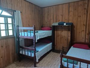 a room with two bunk beds and a window at Brisa da Mata Ecolodges in Morretes