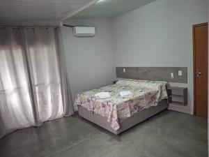 a bedroom with a bed in a room with a window at Casa na praia prática aconchegante in Serra +9 photos