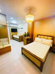 a bedroom with a bed and a couch and a chandelier at Promesa White House in San Fernando +10 photos