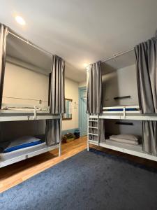 two bunk beds in a room with a carpet at Guest World in Porto