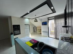 a room with a kitchen with a counter and a sink at Location Appartement luxe in Mahdia