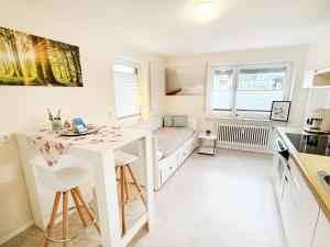 a kitchen with a couch and a table in a room at Ferienwohnung Marie - WLAN, Küche, im Ortskern, Einkaufsläden in der Nähe in Malterdingen