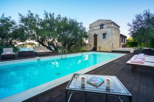 Πισίνα στο ή κοντά στο Exensian Villas & Suites 