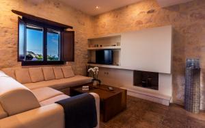A seating area at Exensian Villas & Suites