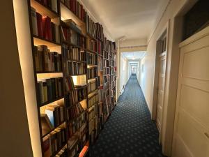 a hallway with bookshelves filled with books at Stadthotel Drosendorf - zum Goldenen Lamm - Failler in Drosendorf Altstadt