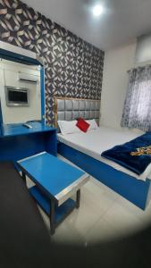 a small bedroom with a bed and a table at Hotel Savera in Rānchī
