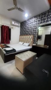 a hotel room with a bed and a mirror at Hotel Savera in Rānchī